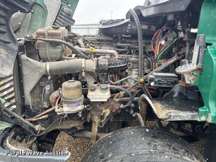 image for item YA2394 2017 Freightliner Cascadia 125 semi truck