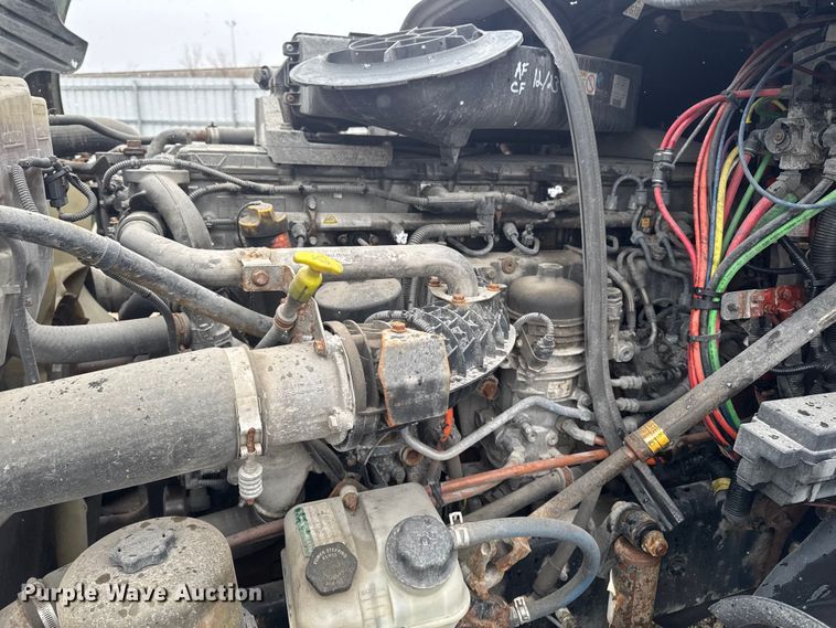 image for item YA2394 2017 Freightliner Cascadia 125 semi truck