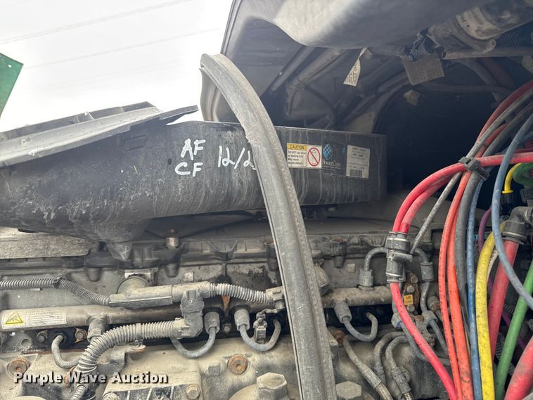 image for item YA2394 2017 Freightliner Cascadia 125 semi truck