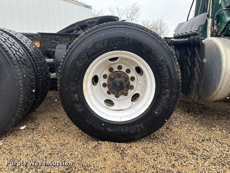 image for item YA2394 2017 Freightliner Cascadia 125 semi truck