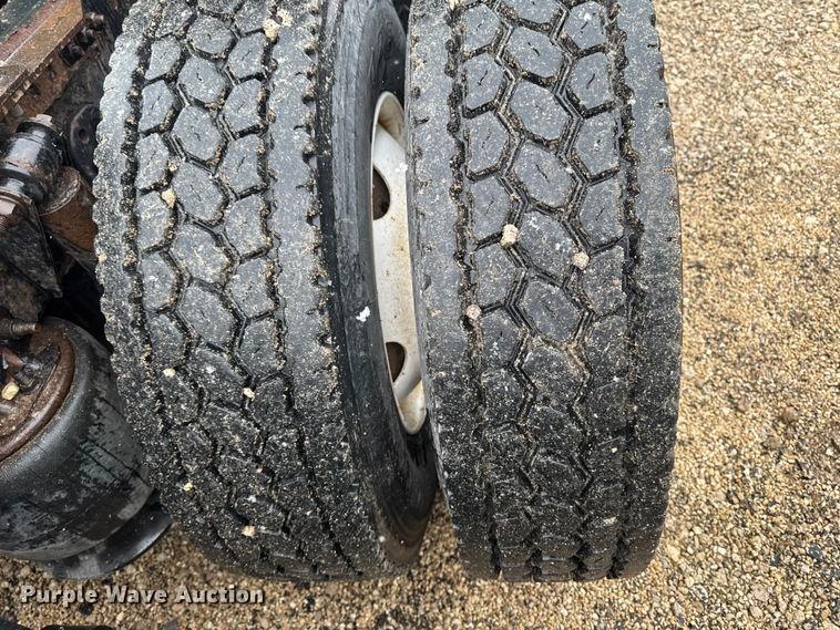 image for item YA2394 2017 Freightliner Cascadia 125 semi truck