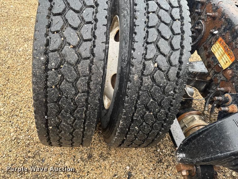 image for item YA2394 2017 Freightliner Cascadia 125 semi truck