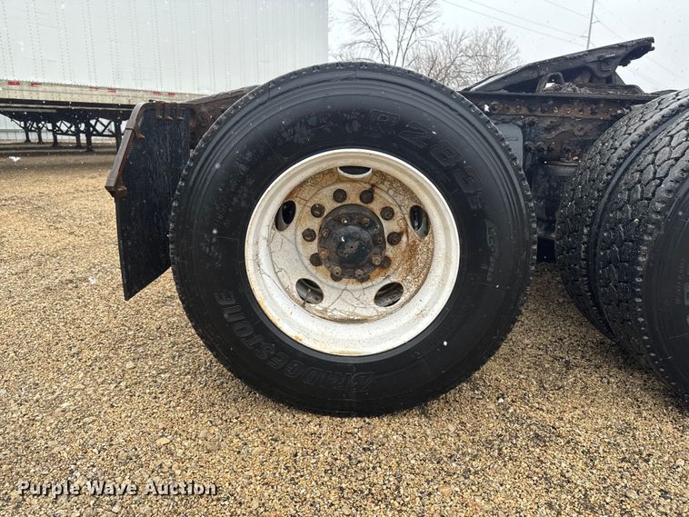 image for item YA2394 2017 Freightliner Cascadia 125 semi truck