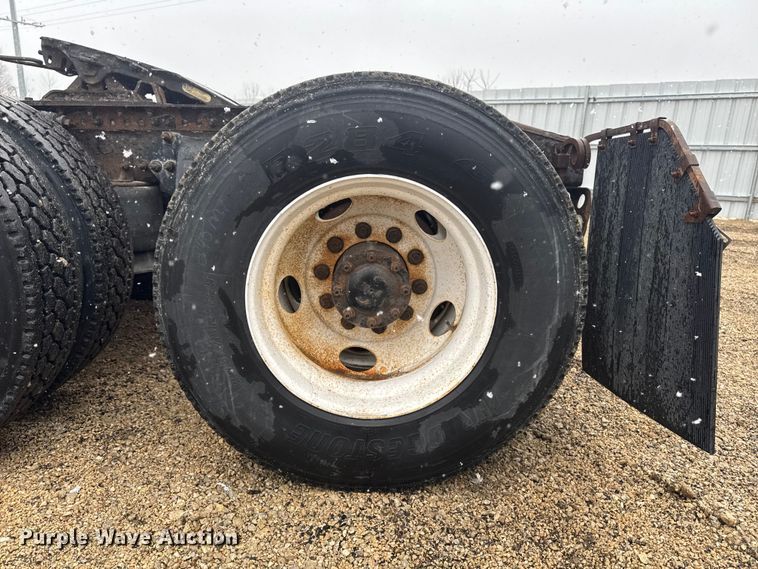 image for item YA2394 2017 Freightliner Cascadia 125 semi truck