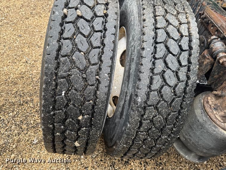 image for item YA2394 2017 Freightliner Cascadia 125 semi truck