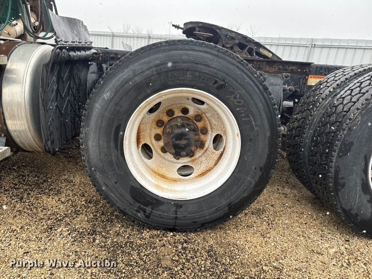 image for item YA2394 2017 Freightliner Cascadia 125 semi truck