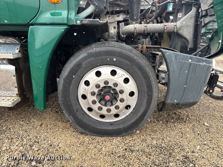 image for item YA2394 2017 Freightliner Cascadia 125 semi truck