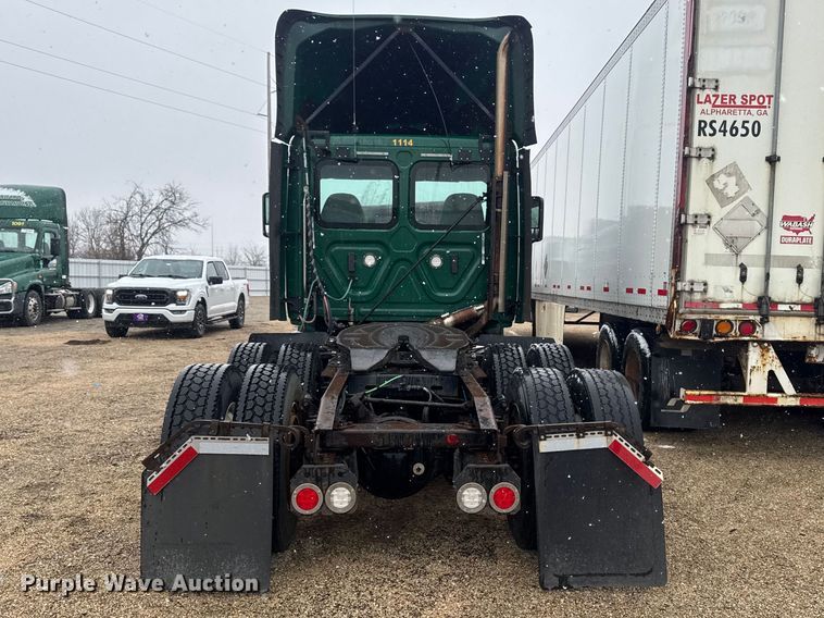 image for item YA2395 2017 Freightliner Cascadia 125 semi truck