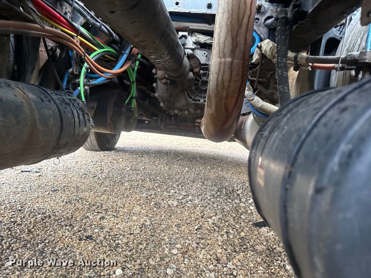 image for item YA2395 2017 Freightliner Cascadia 125 semi truck