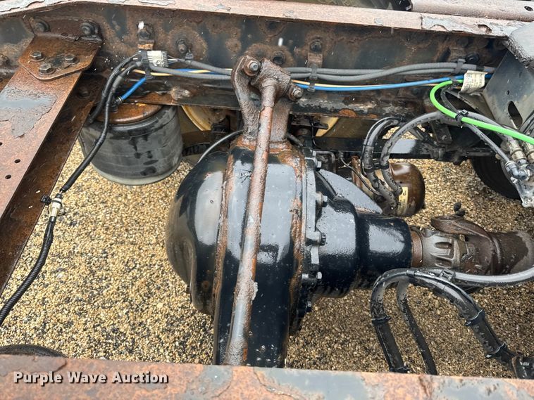 image for item YA2395 2017 Freightliner Cascadia 125 semi truck