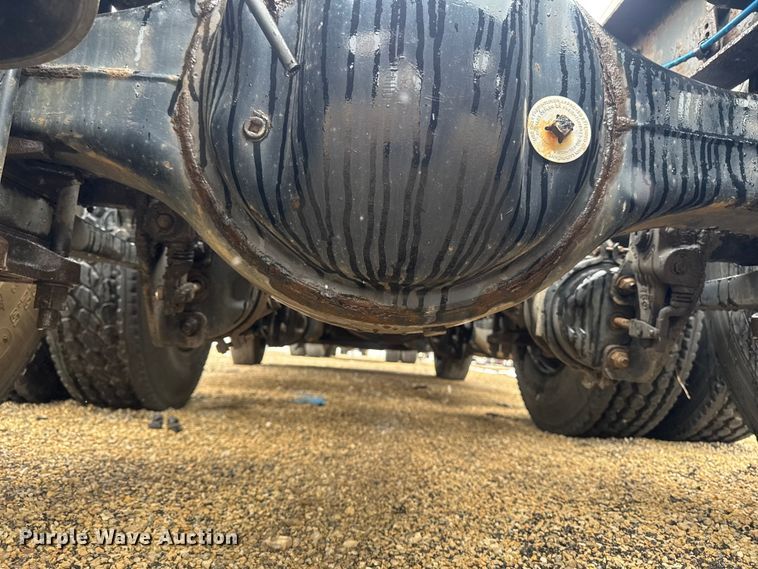 image for item YA2395 2017 Freightliner Cascadia 125 semi truck