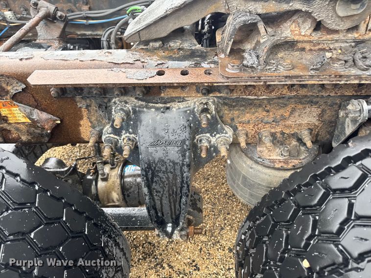 image for item YA2395 2017 Freightliner Cascadia 125 semi truck