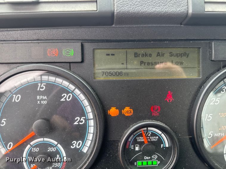 image for item YA2395 2017 Freightliner Cascadia 125 semi truck