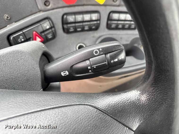 image for item YA2395 2017 Freightliner Cascadia 125 semi truck