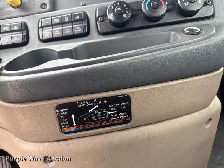 image for item YA2395 2017 Freightliner Cascadia 125 semi truck