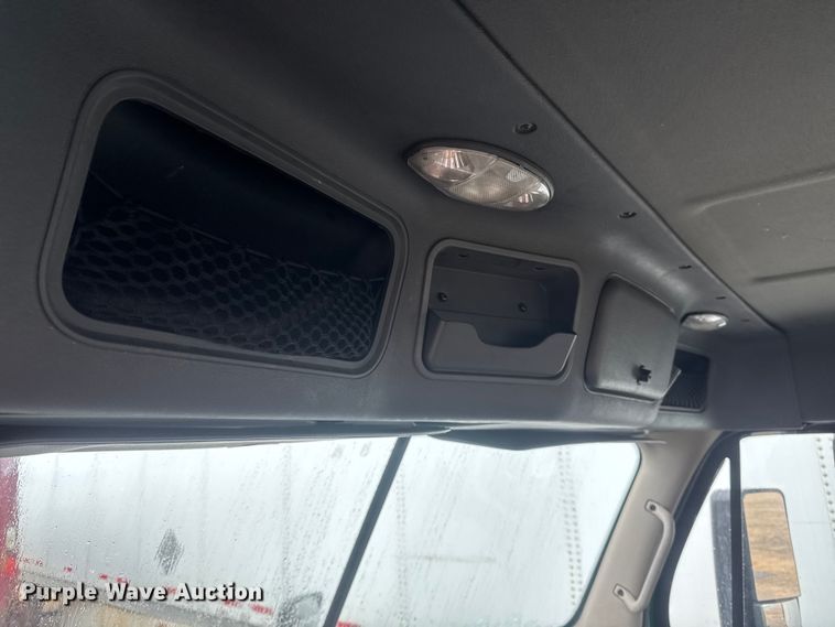 image for item YA2395 2017 Freightliner Cascadia 125 semi truck