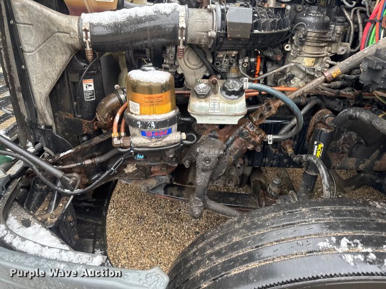 image for item YA2395 2017 Freightliner Cascadia 125 semi truck