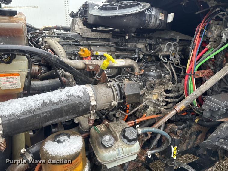 image for item YA2395 2017 Freightliner Cascadia 125 semi truck