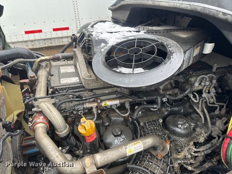 image for item YA2395 2017 Freightliner Cascadia 125 semi truck