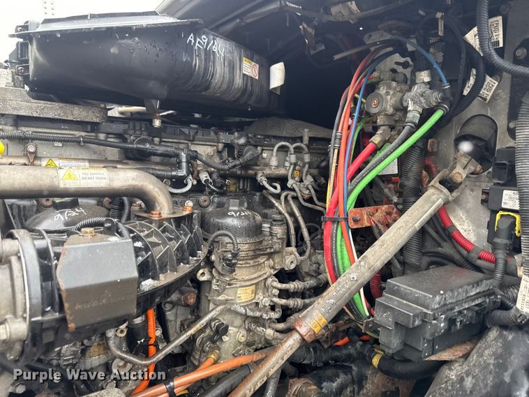 image for item YA2395 2017 Freightliner Cascadia 125 semi truck