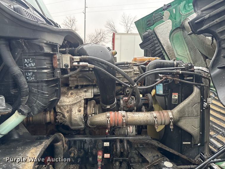 image for item YA2395 2017 Freightliner Cascadia 125 semi truck