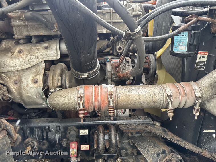 image for item YA2395 2017 Freightliner Cascadia 125 semi truck