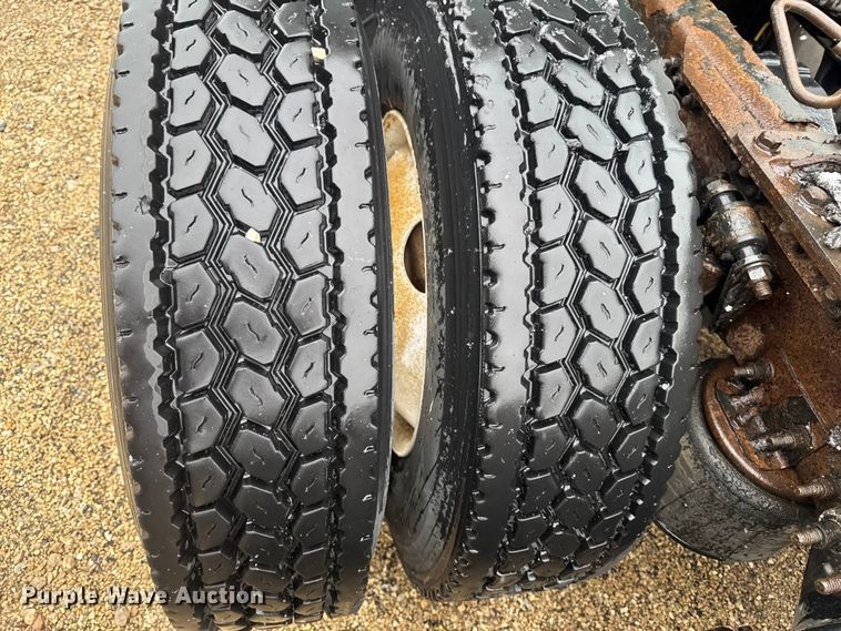 image for item YA2395 2017 Freightliner Cascadia 125 semi truck