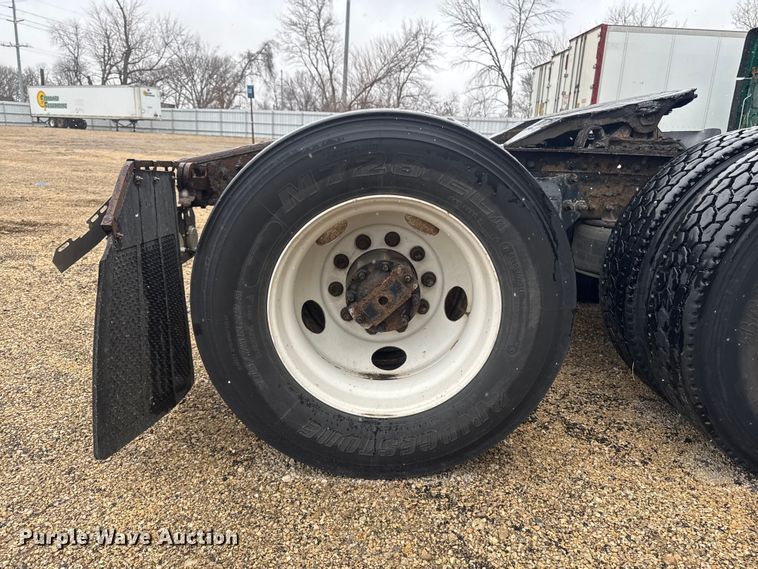 image for item YA2395 2017 Freightliner Cascadia 125 semi truck