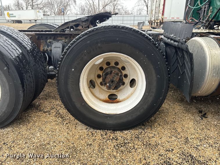 image for item YA2395 2017 Freightliner Cascadia 125 semi truck