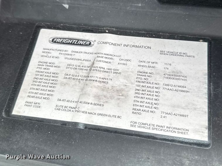 image for item YA2395 2017 Freightliner Cascadia 125 semi truck