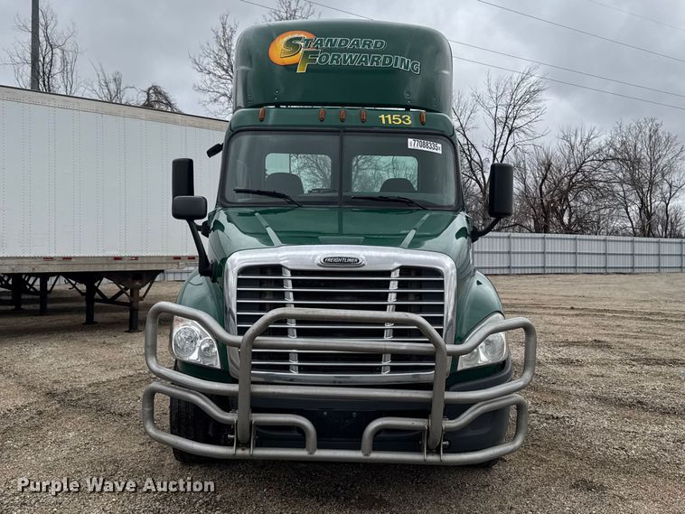 image for item YA2396 2017 Freightliner Cascadia 125 semi truck