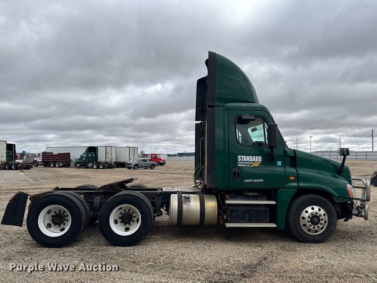 image for item YA2396 2017 Freightliner Cascadia 125 semi truck