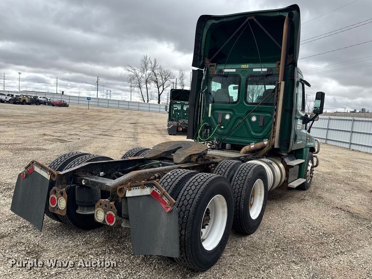 image for item YA2396 2017 Freightliner Cascadia 125 semi truck