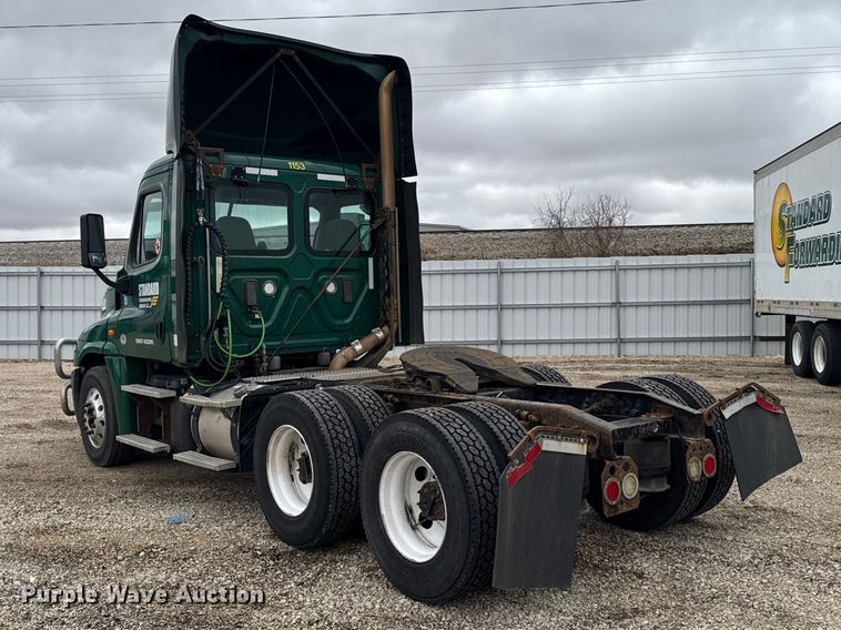 image for item YA2396 2017 Freightliner Cascadia 125 semi truck
