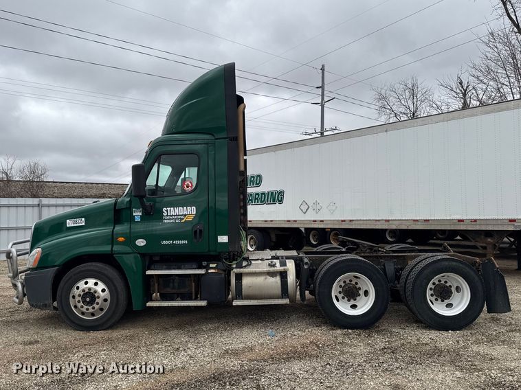 image for item YA2396 2017 Freightliner Cascadia 125 semi truck