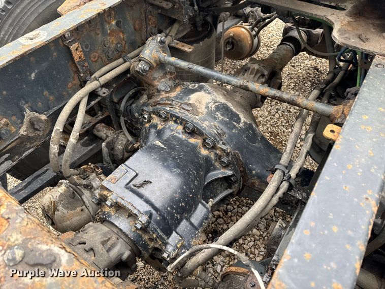 image for item YA2396 2017 Freightliner Cascadia 125 semi truck