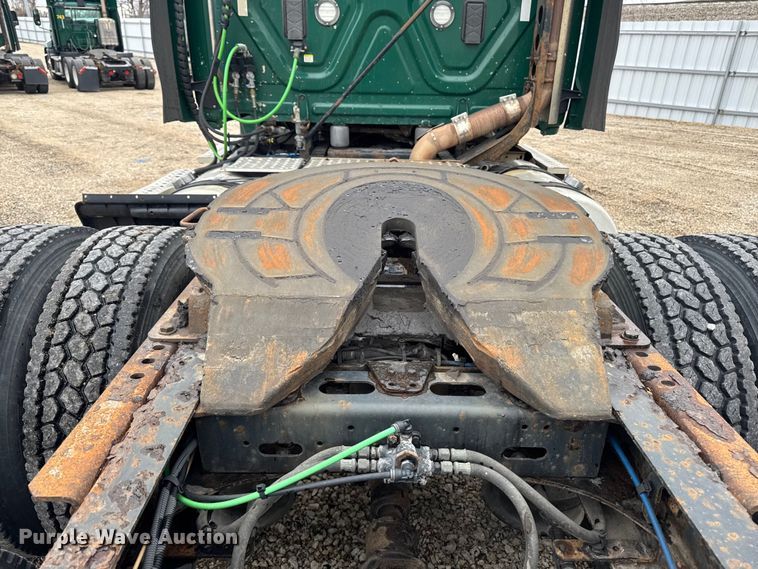 image for item YA2396 2017 Freightliner Cascadia 125 semi truck