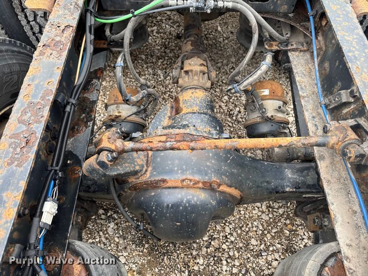 image for item YA2396 2017 Freightliner Cascadia 125 semi truck