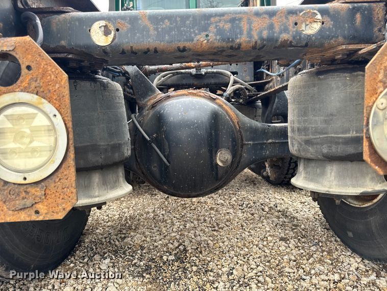 image for item YA2396 2017 Freightliner Cascadia 125 semi truck