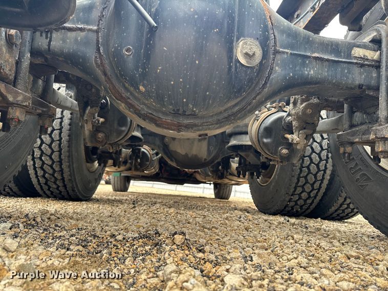 image for item YA2396 2017 Freightliner Cascadia 125 semi truck