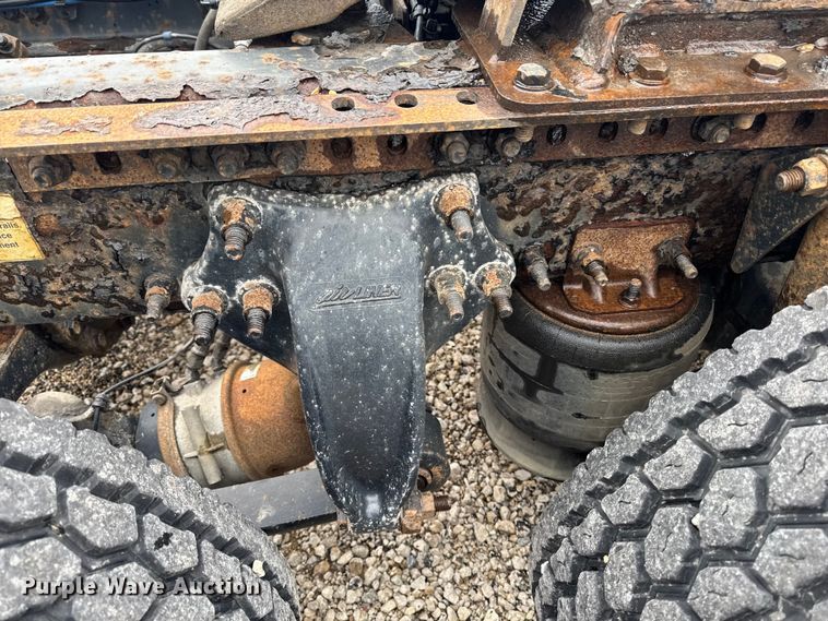 image for item YA2396 2017 Freightliner Cascadia 125 semi truck