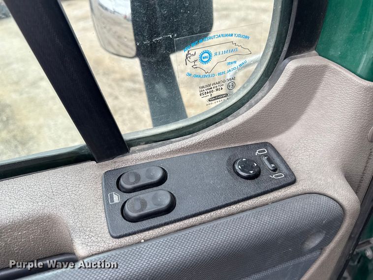 image for item YA2396 2017 Freightliner Cascadia 125 semi truck