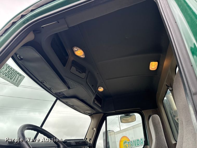 image for item YA2396 2017 Freightliner Cascadia 125 semi truck