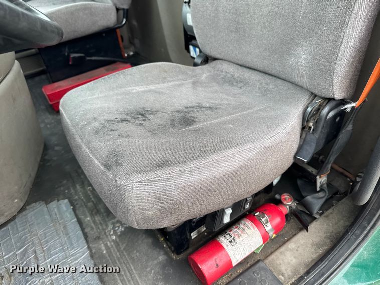 image for item YA2396 2017 Freightliner Cascadia 125 semi truck