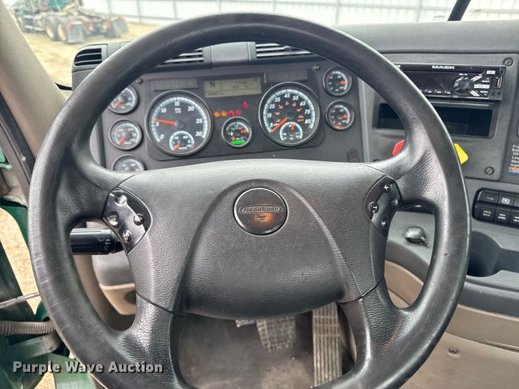 image for item YA2396 2017 Freightliner Cascadia 125 semi truck