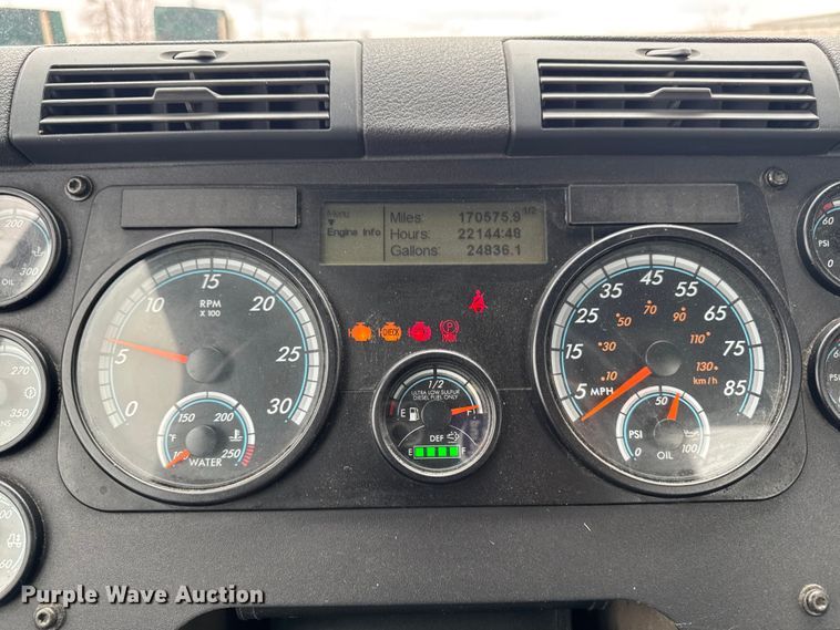 image for item YA2396 2017 Freightliner Cascadia 125 semi truck