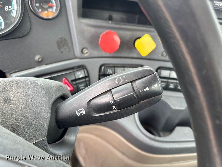 image for item YA2396 2017 Freightliner Cascadia 125 semi truck