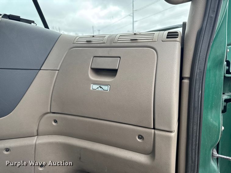 image for item YA2396 2017 Freightliner Cascadia 125 semi truck