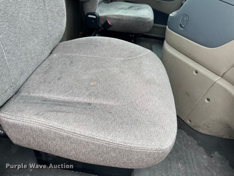 image for item YA2396 2017 Freightliner Cascadia 125 semi truck