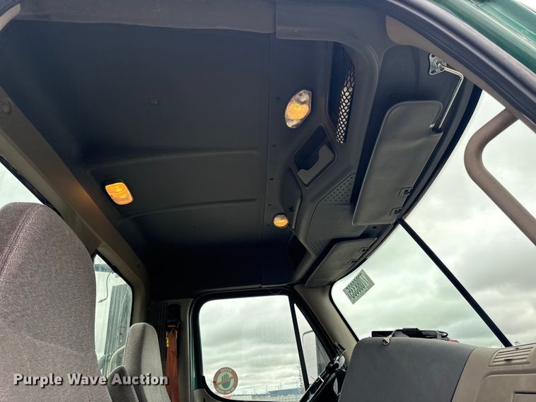 image for item YA2396 2017 Freightliner Cascadia 125 semi truck